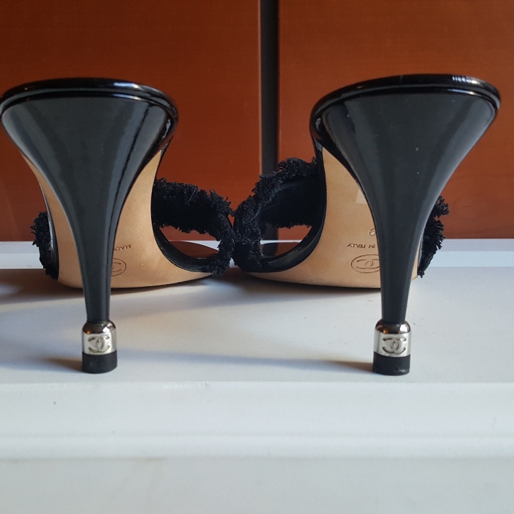 SOLD !!!!!!  Chanel Sandals with CC Logo detail - Picture 3 of 8